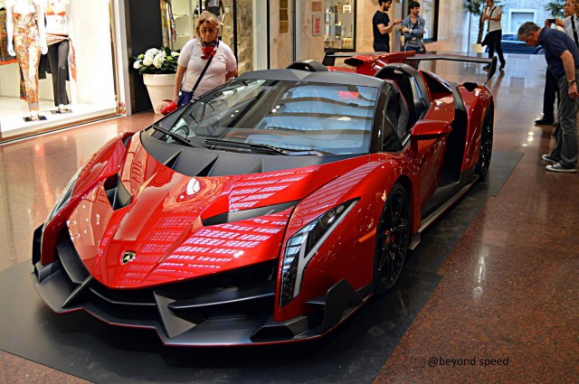 . Lamborghini Veneno Roadster - 4.500.000 USD
